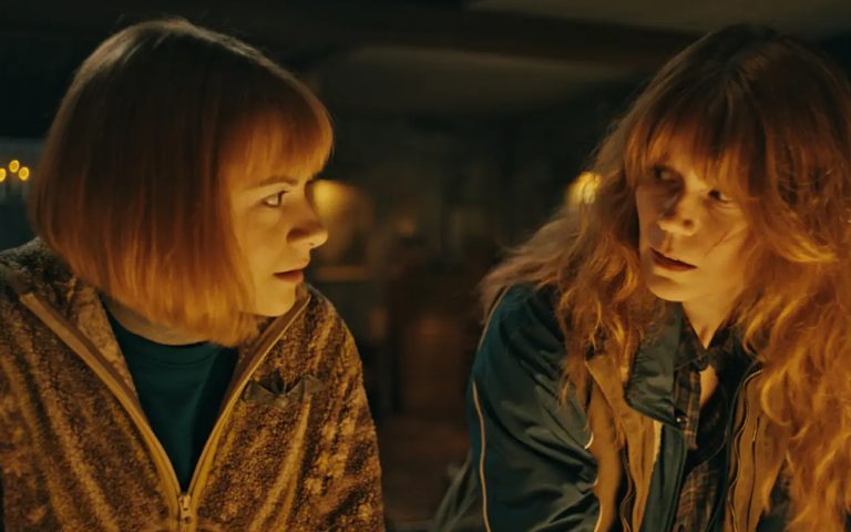 Nelly Rapp - porten till underjorden, med bl a Matilda Grossman och Hanna Alström, gick direkt in på Biotoppens andra plats efter premiären i fredags. Pressbild: SF Studios.