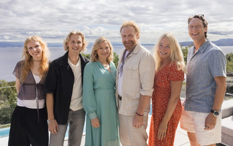 Stjärnspäckad ensemble i Martina Haags nästa långfilm